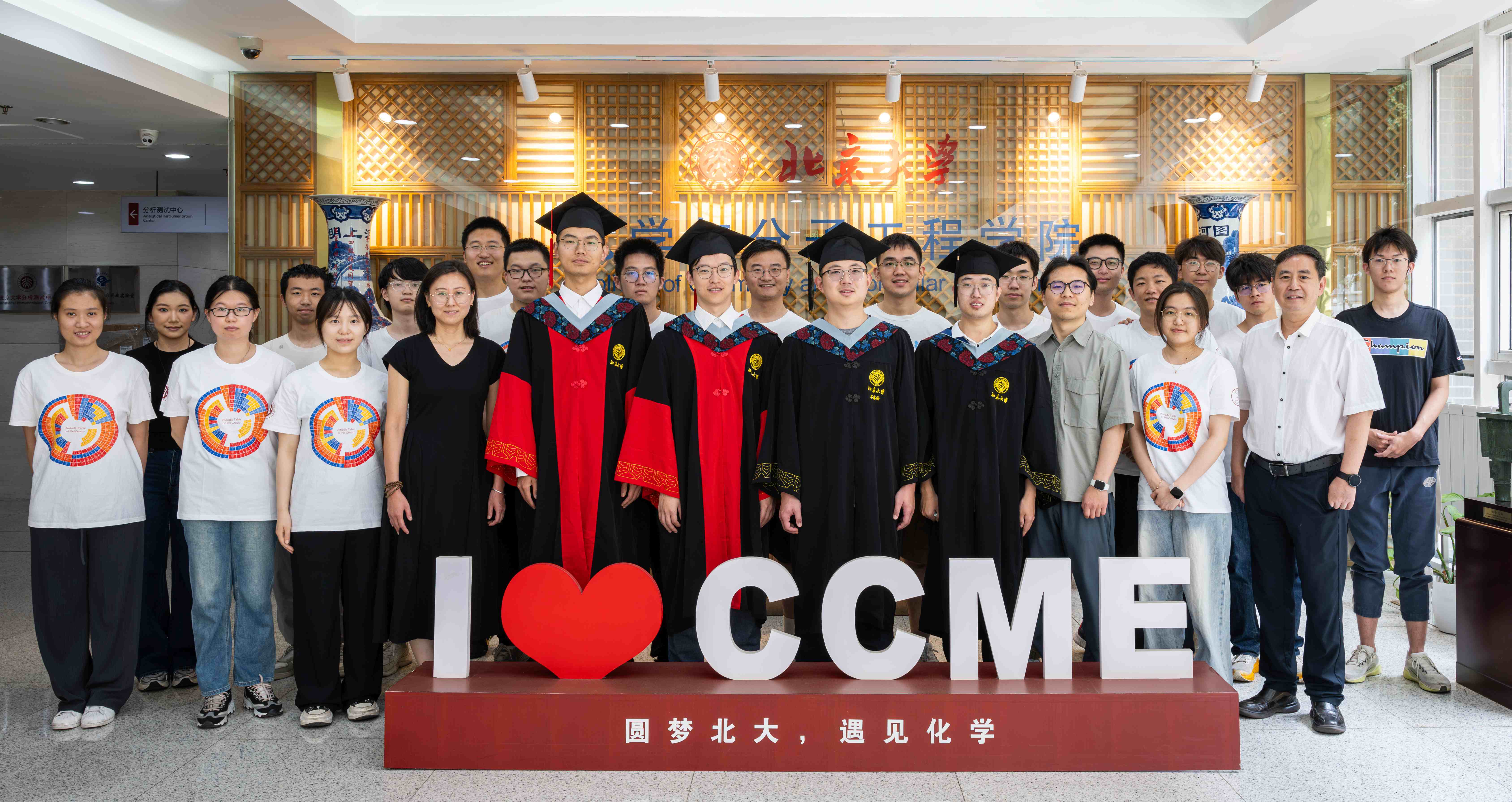 20250627-课题组毕业合影 (8)-1M.jpg